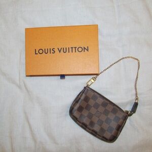 Louis Vuitton mini Pochette